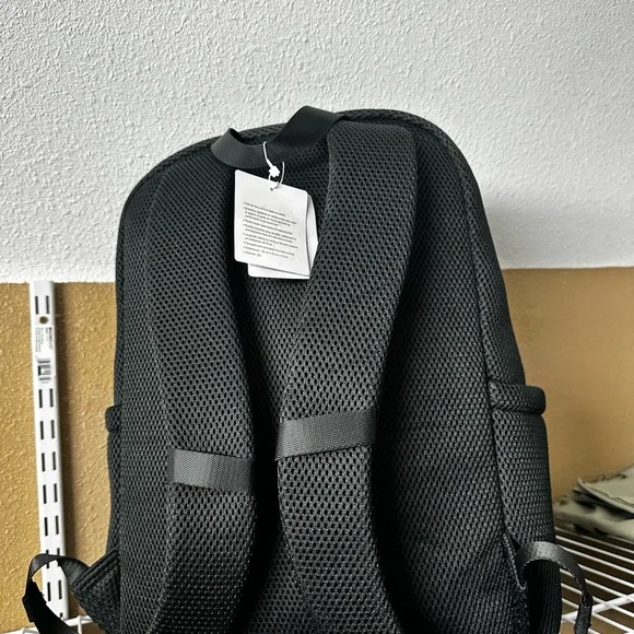 Everywhere Backpack 22L lululemon nwt